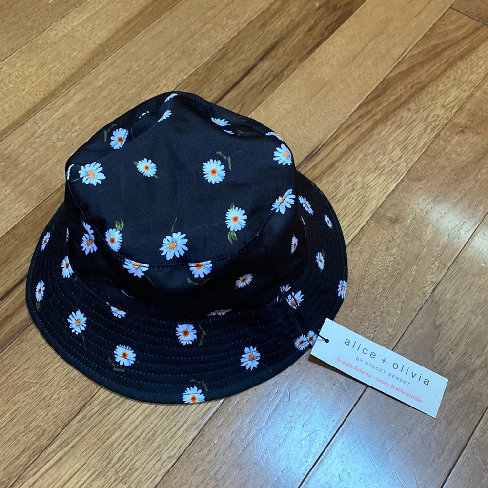 Alice + Olivia bucket hat